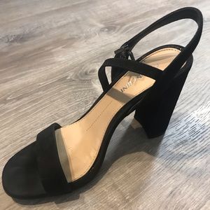 Gianna Bini black square heel shoe